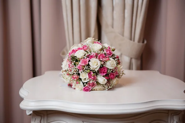 Hermoso ramo de colores de boda para novia — Foto de Stock