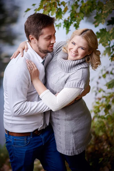 Happy couple in the park — Stock Photo, Image
