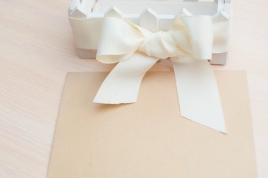 güzel beyaz yay kraft kağıt ve metin için yer