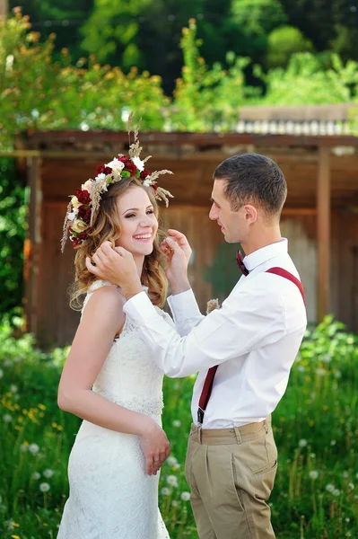 Bride and groom at wedding Day walking Outdoors on spring park — Stock Photo, Image