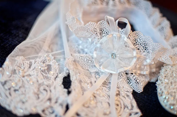 Beautiful veil and garter of bride for wedding day — Stock Photo, Image