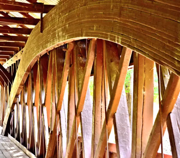 Kilátás Fedett Híd Belsejére Amely Közelről Mutatja Orrmerevítőt — Stock Fotó