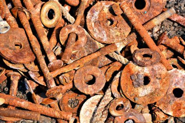 Paslı fındık ve cıvatalar zamanla yok olacak.