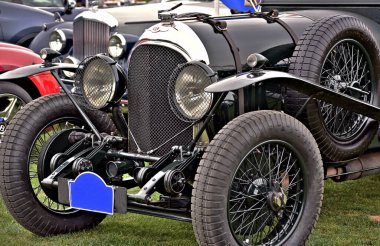 Antika klasik restore edilmiş araba. 