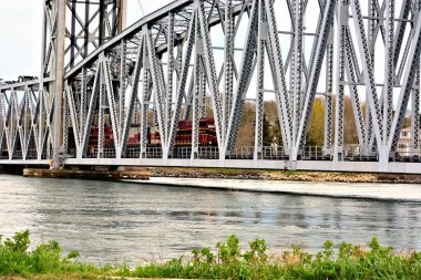 Cape Cod demiryolu köprüsü ve tren geçidi.