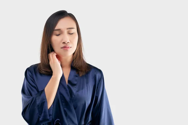 Las Mujeres Asiáticas Con Túnica Azul Oscuro Rascan Cuello Debido — Foto de Stock