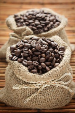 Kahve çekirdekleri torbada