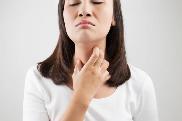 Mujer arañándose — Foto de Stock