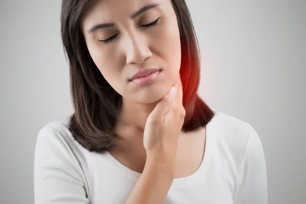 Dolor de garganta mujer, ganglio linfático en el cuello —  Fotos de Stock