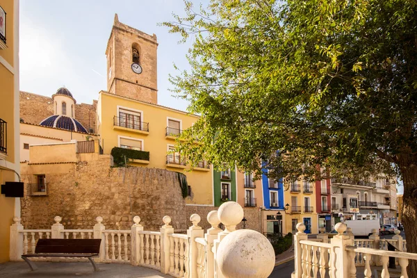 Casas Colores Una Fortaleza Piedra Muralla Torre Cúpula Cerámica Azul — Foto de Stock