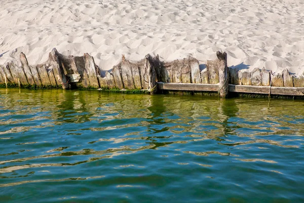 Wooden fence in water — Stock Photo, Image