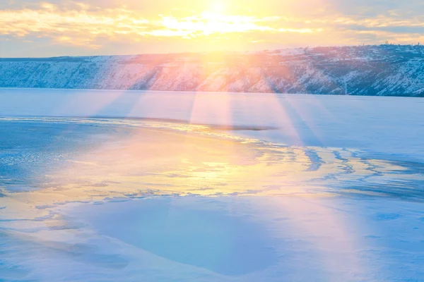 Kış parlak gündoğumu — Stok fotoğraf