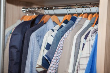 Erkekler giyim gardırop