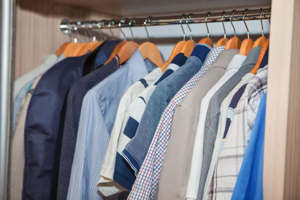 Erkekler giyim gardırop