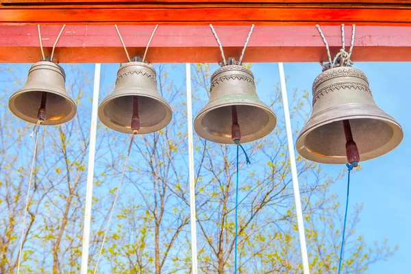 Bells mot blå himmel — Stockfoto