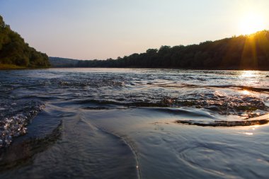 Alacakaranlık Nehri üzerinde
