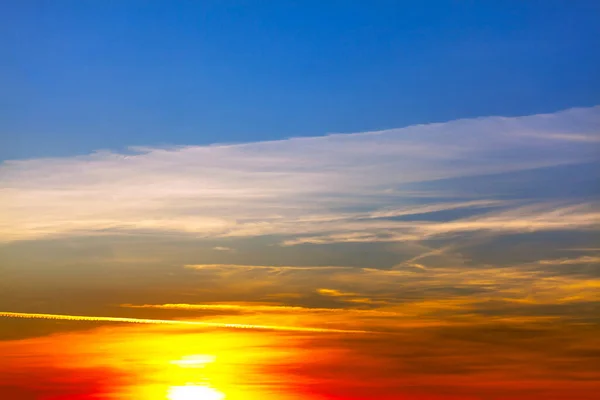 Brillando Cielo Atardecer Impresionante Cielo Crepuscular — Foto de Stock