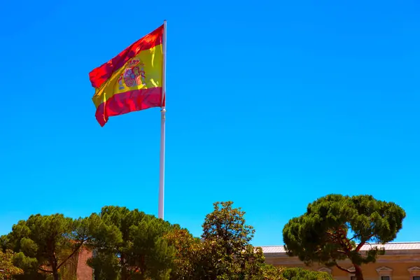 Ondeando Bandera España Centro Madrid — Foto de Stock