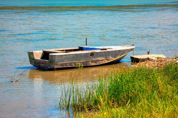 Barco Pesca Amarrado Antiguo Buque Pesquero Borde Del Agua —  Fotos de Stock