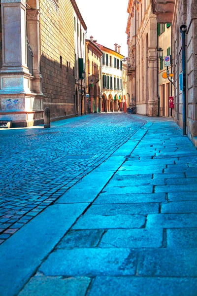 パドヴァイタリア狭い通り イタリアの町を歩く — ストック写真