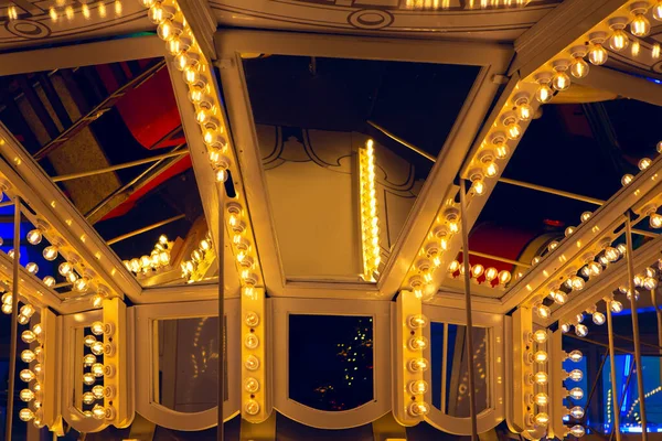 Карусельні Лампи Освітлення Всередині Парку Розваг — стокове фото