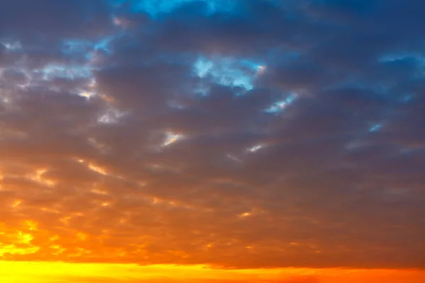 Zirkumuluswolken Der Morgendämmerung Fantastischer Morgenhimmel — Stockfoto