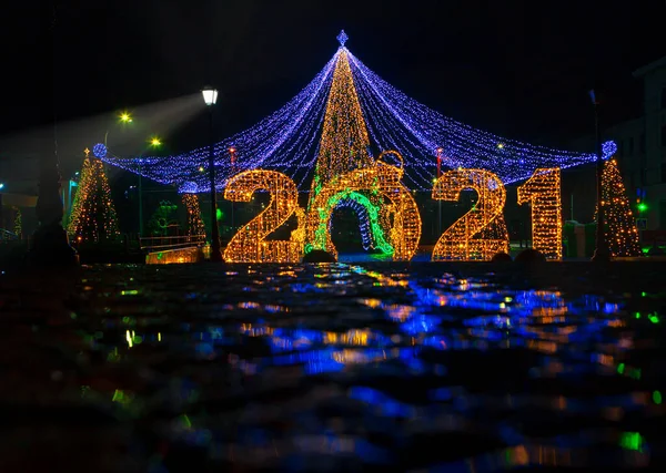 Yeni Yıl 2021 Sokak Dekoru Noel Gecesi Çelenkler Süslü Yeni — Stok fotoğraf