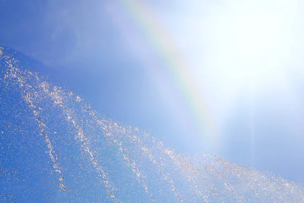 Salpicos Água Luz Solar Com Arco Íris — Fotografia de Stock
