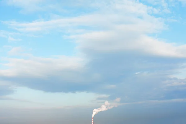 Tubo Industrial Con Humo Calentamiento Global Emisiones Nocivas Atmósfera — Foto de Stock