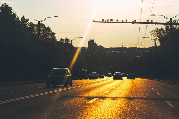 Lalu Lintas Jalan Saat Senja Mobil Jalan Raya Kota — Stok Foto