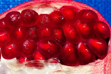 Nar 'ın içinde. Egzotik meyve tohumları