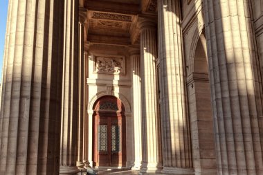 Kapı ve Doric Sütunları. Yunan antik mimarisi