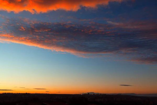 Nuages Rouges Flamboyants Sur Coucher Soleil Ciel Dans Soirée — Photo