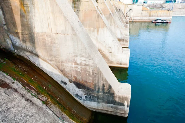 Vízerőmű Beton Gátja Betongát Kiömlőnyílása — Stock Fotó