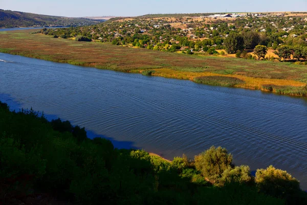 Dnister River Scenery Moldavia Pueblo Situado Riverside — Foto de Stock