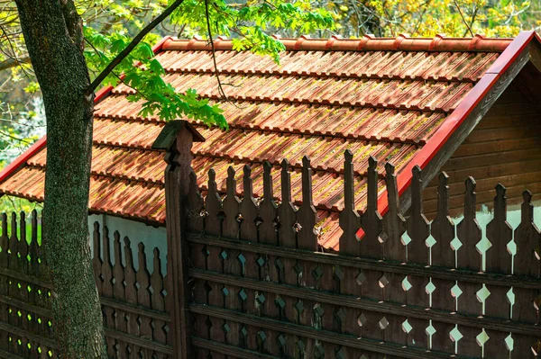 Pokryty Dachem Drewnianym Ogrodzeniem Architektura Tradycyjna Rustykalna — Zdjęcie stockowe