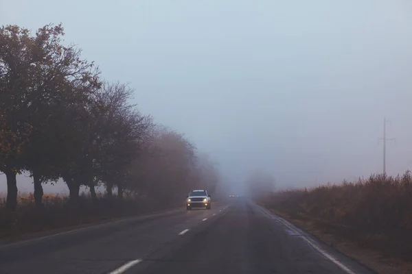 Nehéz Ködös Reggelen Autók Autópályán Ködben — Stock Fotó