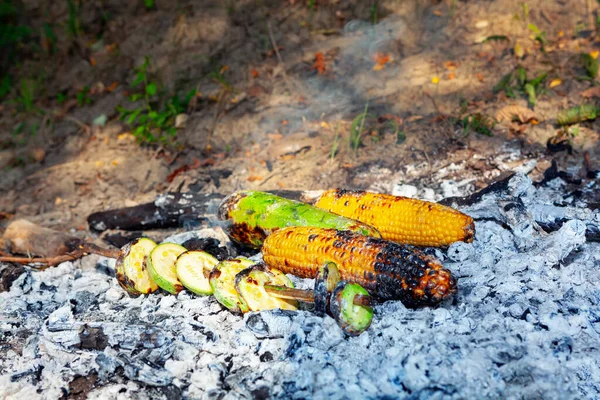 Zucchini Sweetcorn Vegetarian Cooking Outdoor Fire — 스톡 사진