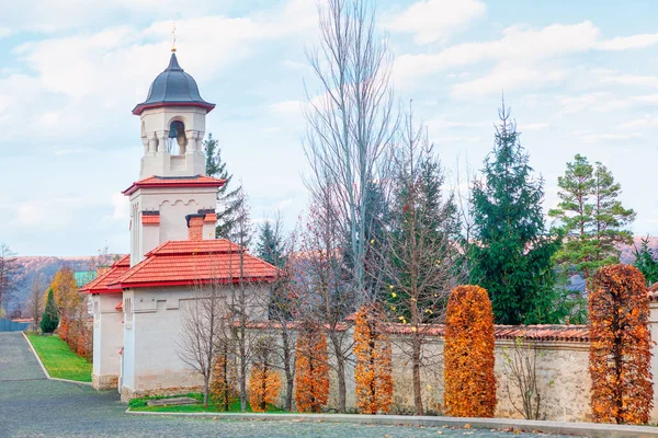 Clocher Qui Sert Porte Pour Monastère Parc Automne Dans Cour — Photo