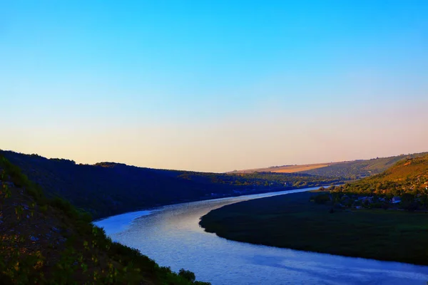 Vindlande Flod Och Kullar Landskap Floden Dnister Moldavien Tipova Flodstrand — Stockfoto