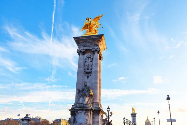 Колона Олександрівського Моста Парижі Golden Winged Horse Statue Alexander Iii — стокове фото