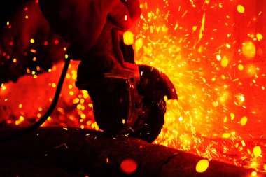 Öğütücüyle çalış. Sanayi kıvılcımları