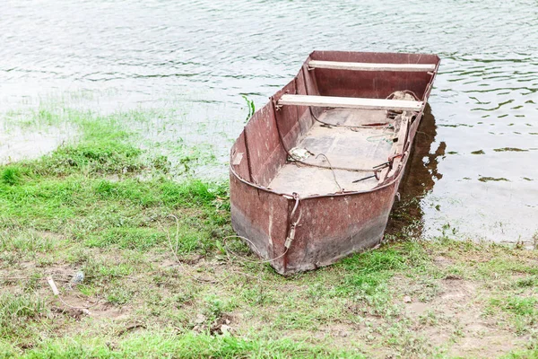Старий Іржавий Човен Сільського Риболовлі — стокове фото