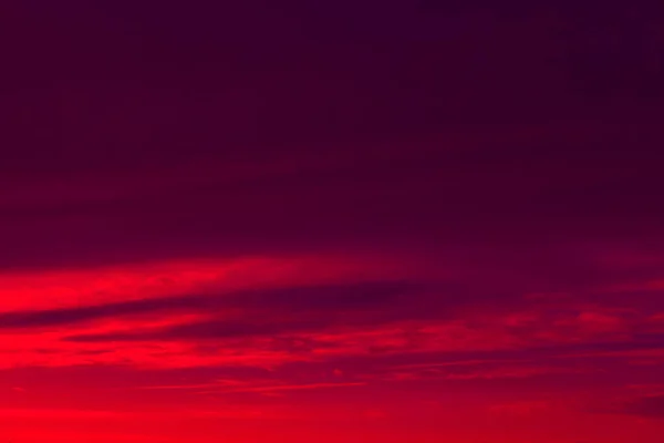 Ciel Rouge Foncé Dans Lumière Soir — Photo