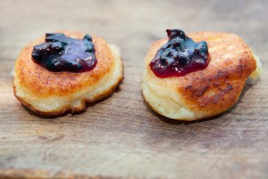 Reçel ile lezzetli gözleme