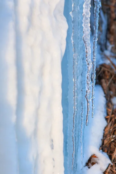 Natürliche Eiszapfen — Stockfoto