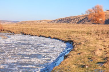 nehir ilkbaharda erime