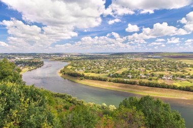 Riverside'da köy yerleşmesi