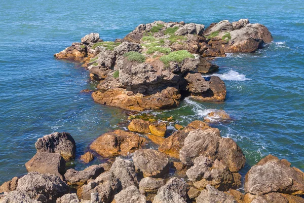 Tropický ostrov v oceánu — Stock fotografie