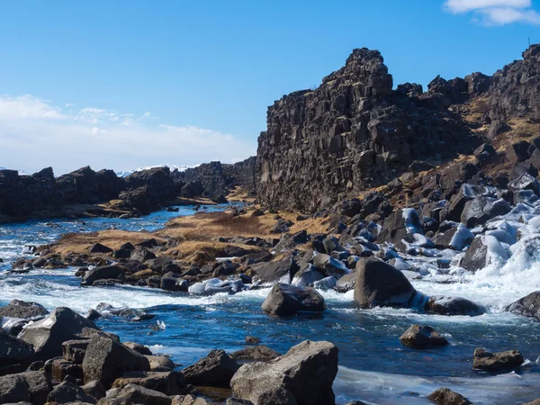 Ruisseau gelé au parc national Thingvellir — Photo